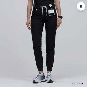 Figs Zamora Black Women's Jogger Scrub Pants With Multiple Pockets